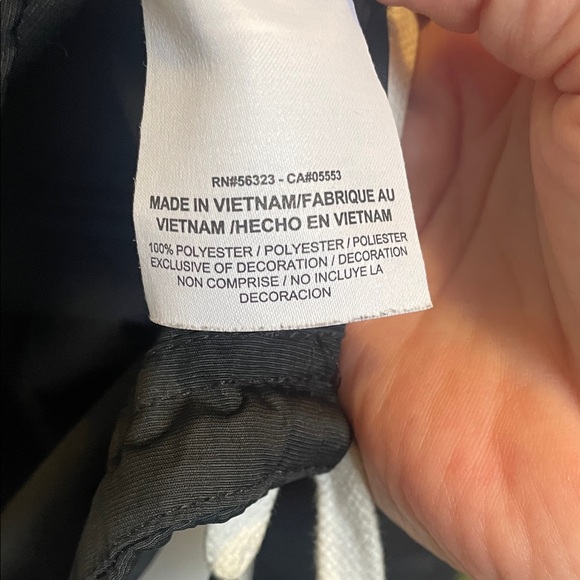 Nike Black Hooded Windbreaker - Picture 3 of 4